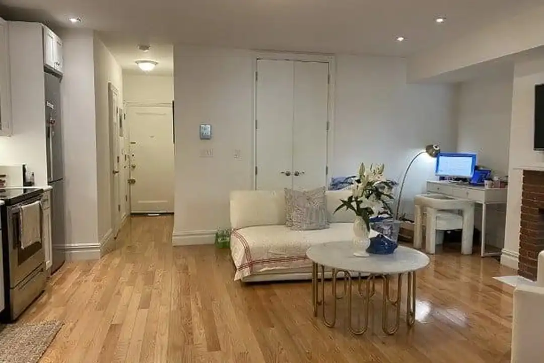 149 E 61st St - View 4