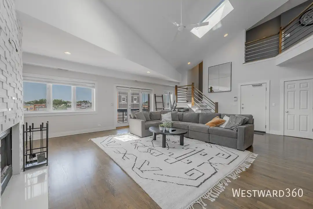 2033 W Superior St - View 4
