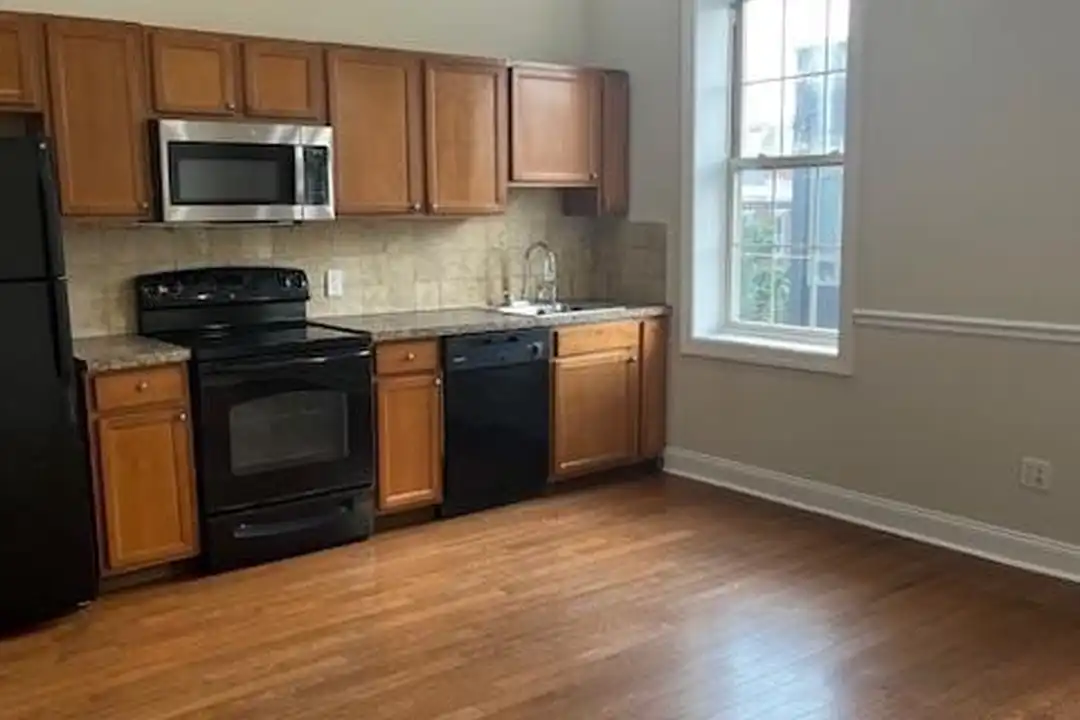 923 N 15th St #3 – další