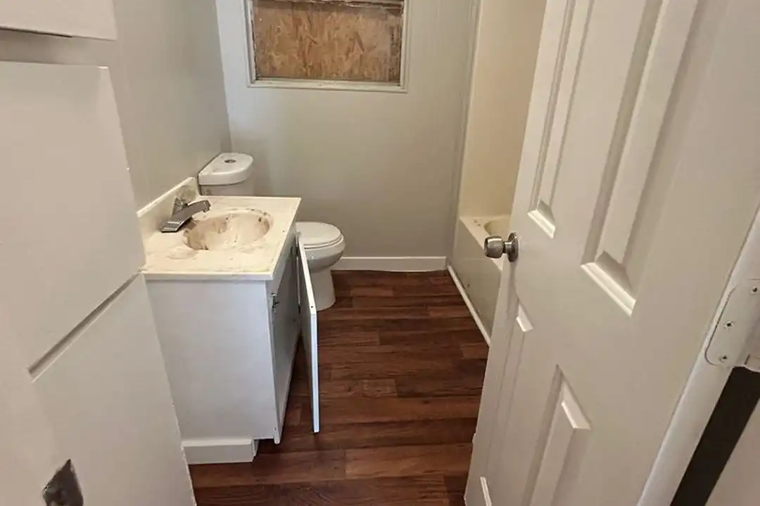 2318 Pacific St - More