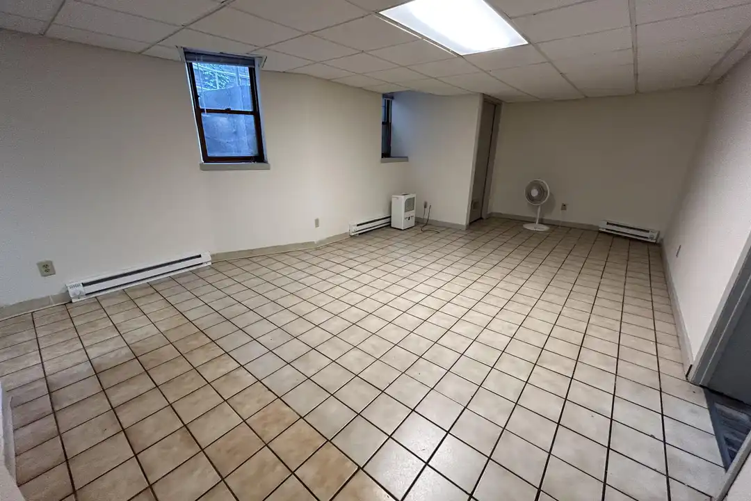 115 E Gorham St unit 4 - More