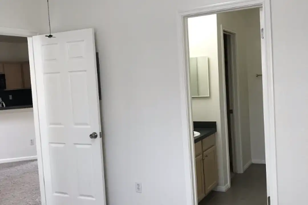 3104 Northwest Blvd unit D - View 6
