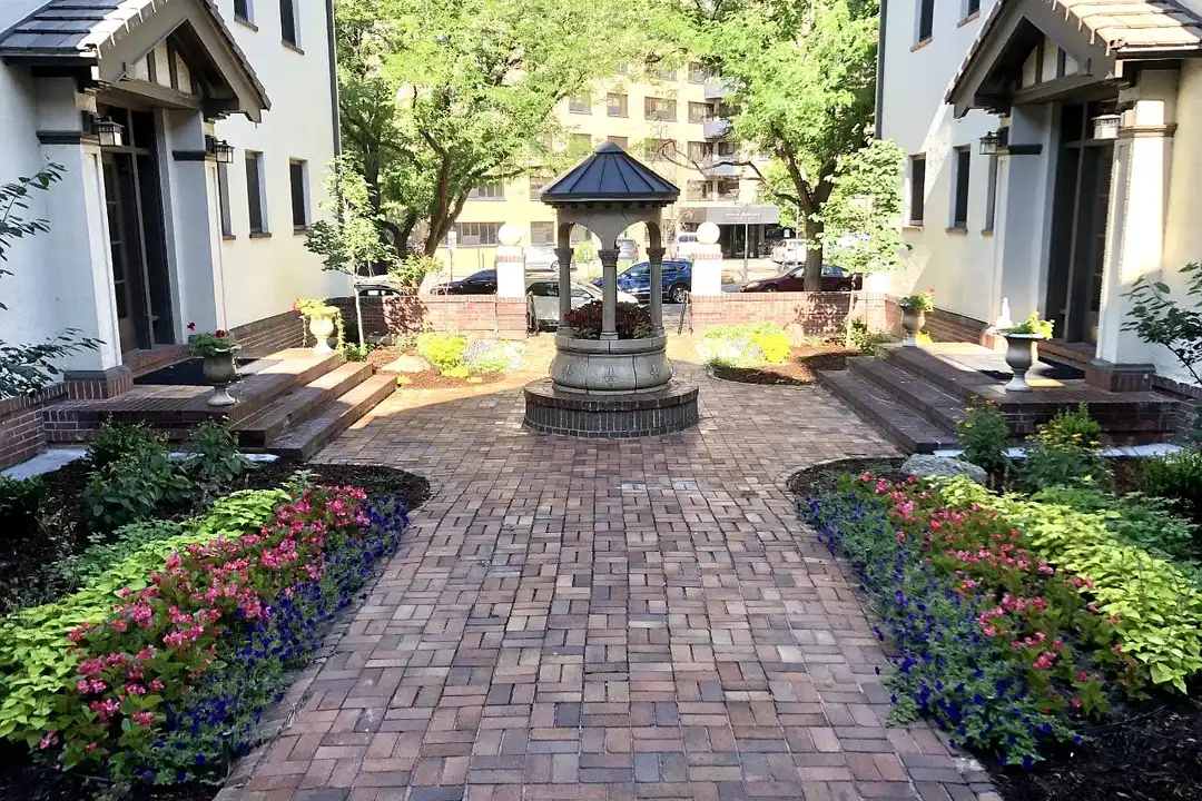 Chateau Apartments – pohled 3