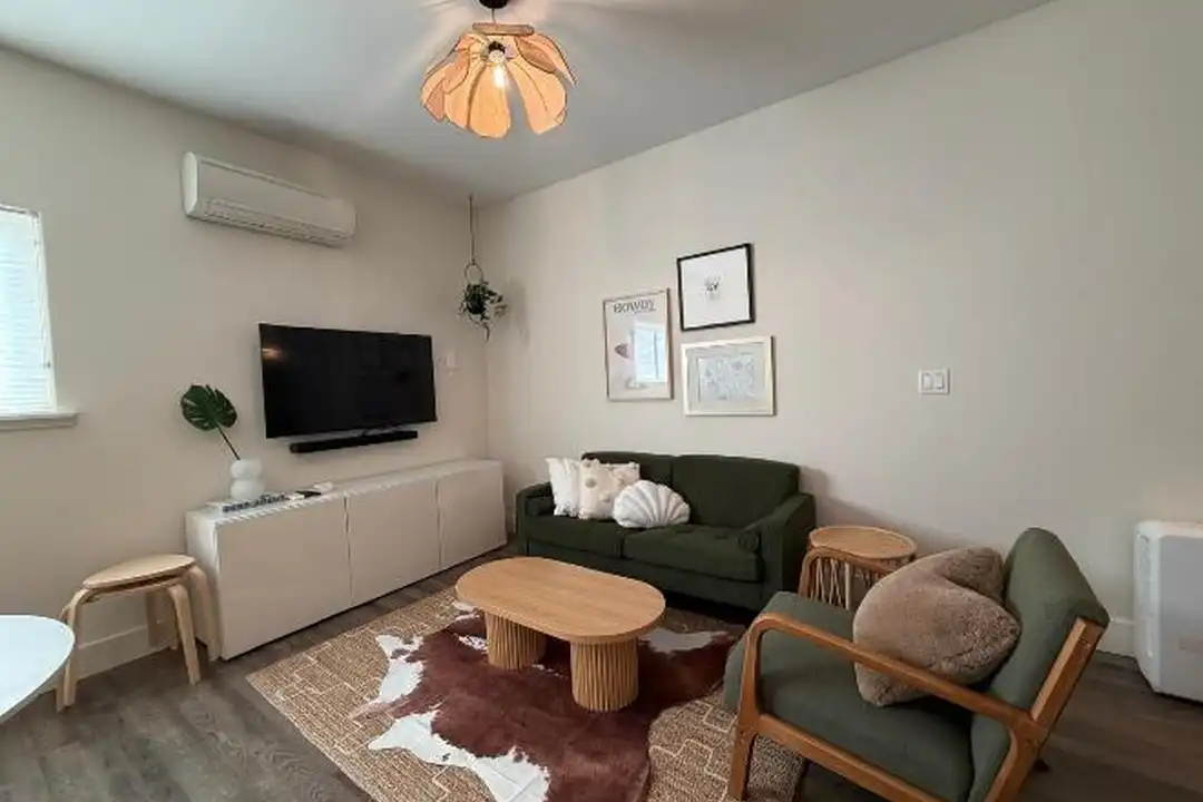 1012 SW 11th St - View 3
