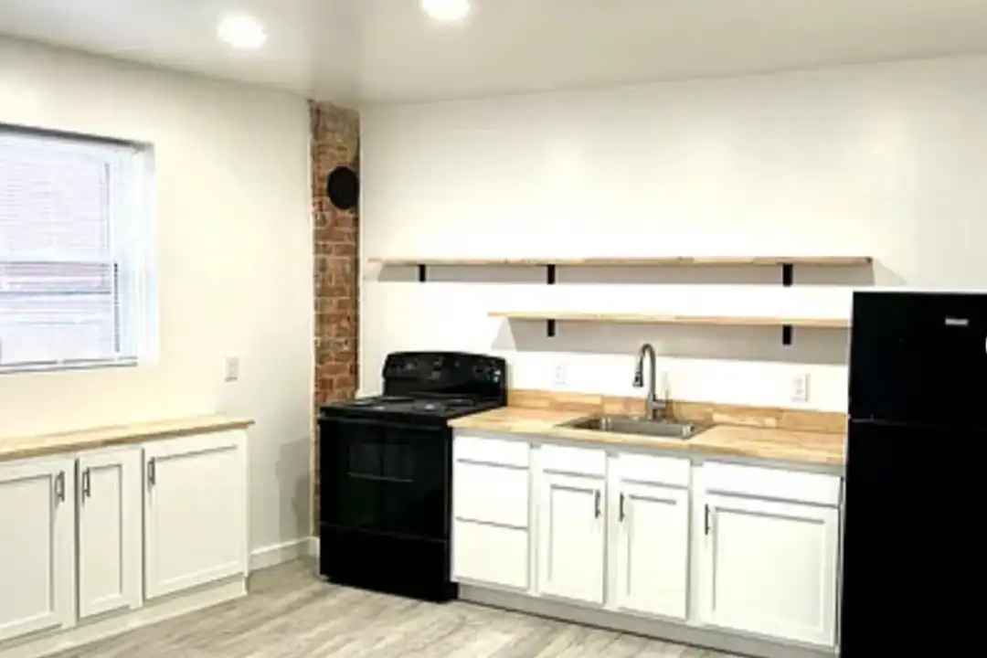 2131 Williams Ave unit 1 – photo 1