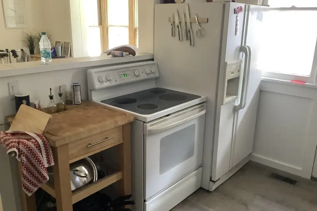 926 Windsor St - View 3
