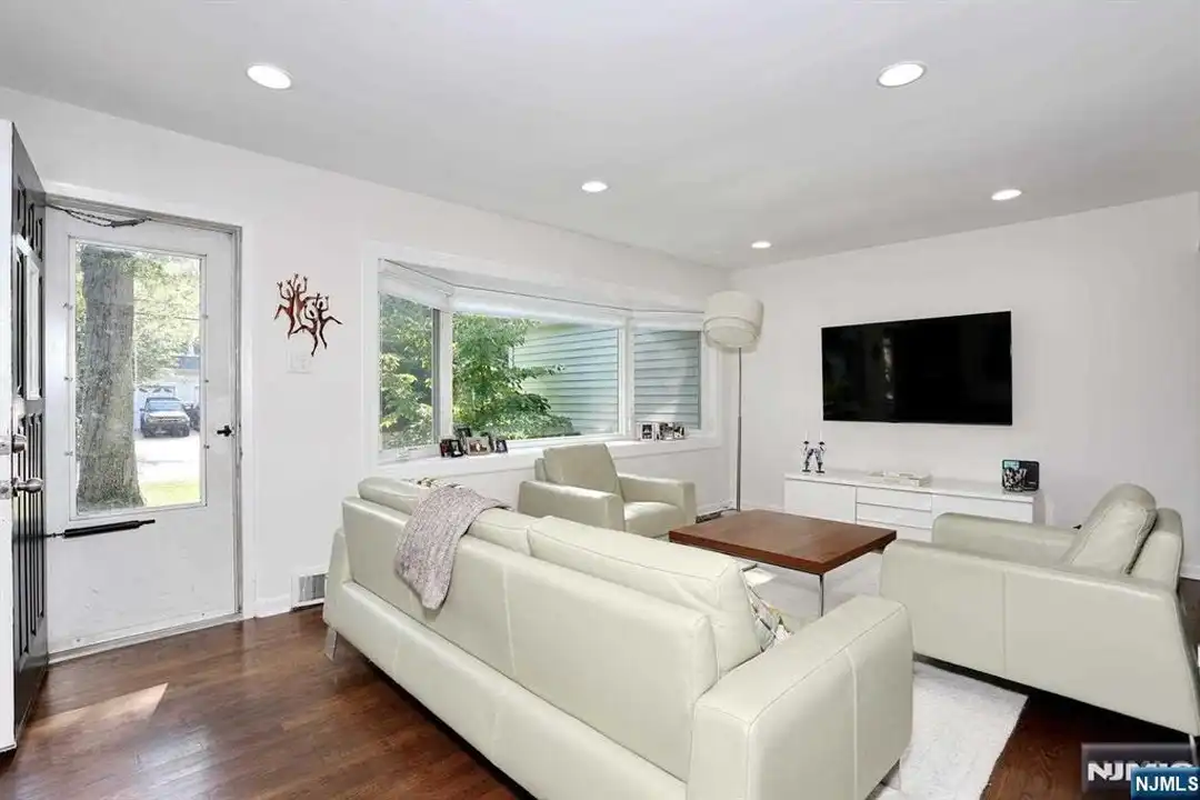 House in Cresskill - View 5