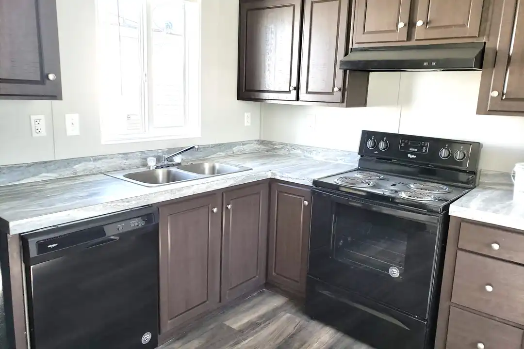 421 N 200 W St – photo 1 of 9