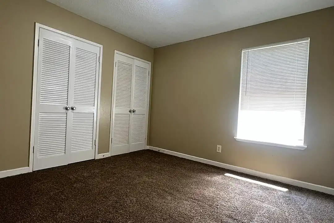OAKVIEW APARTMENTS - More