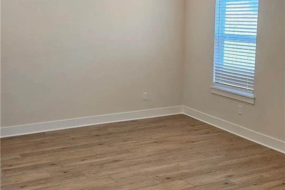 488 S Calico Ave - More