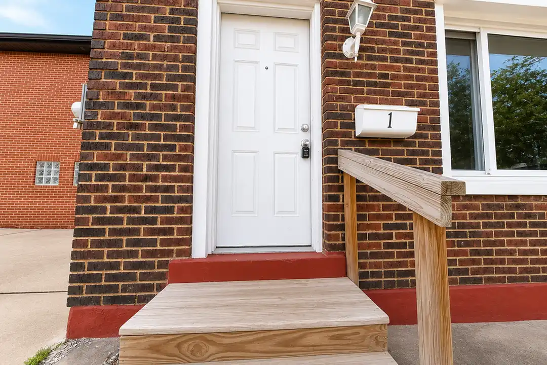 2106 Broadway Ave unit 1 – photo 1
