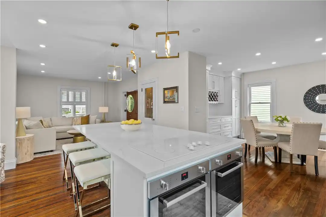68 Roseneath Ave - More