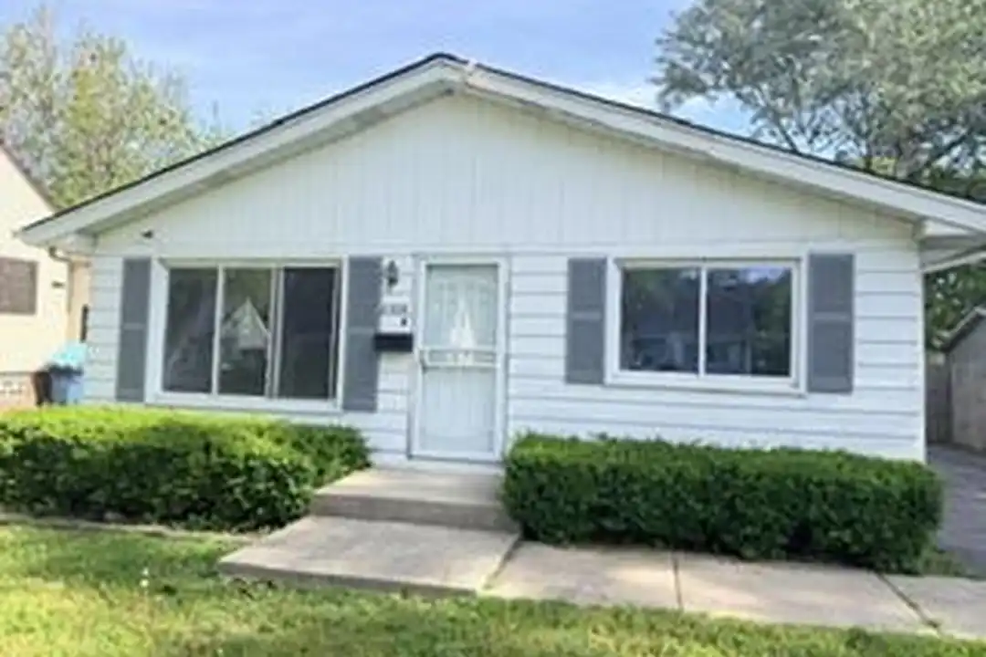 2308 W 170th St – photo 1 of 8