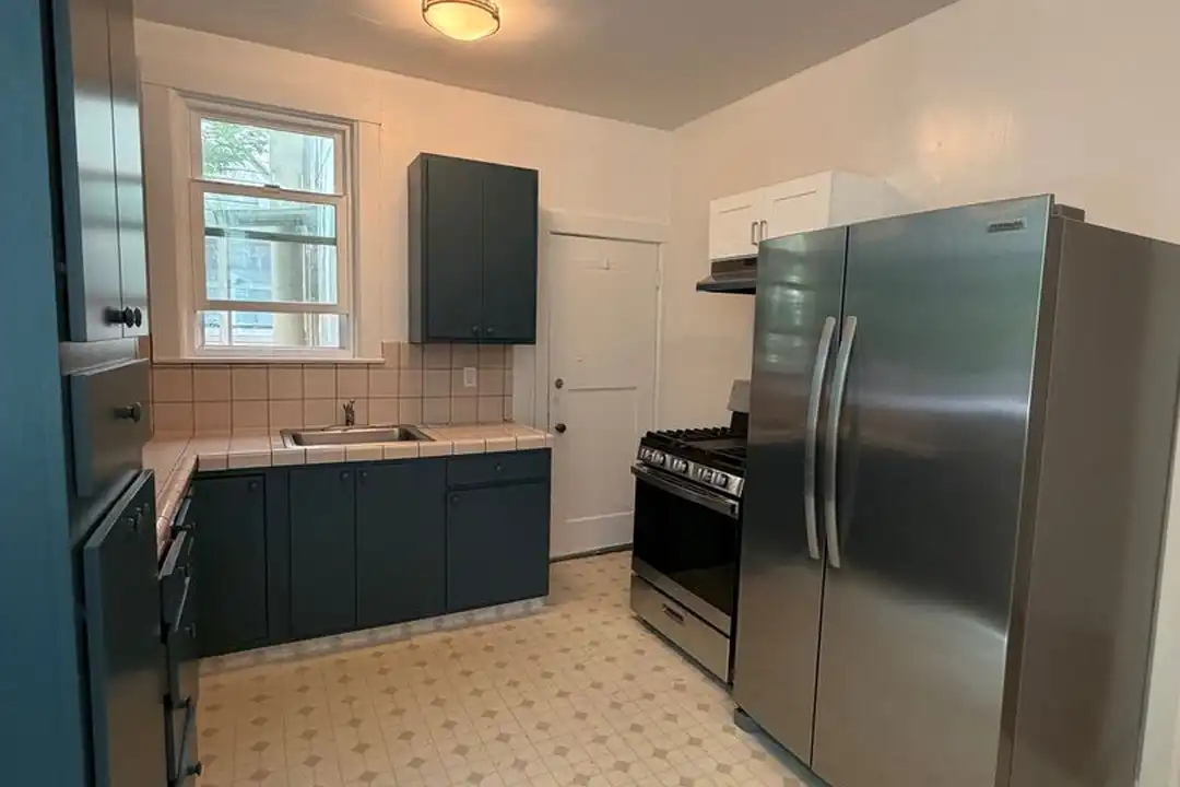 3232 Gough St unit 2 - View 3