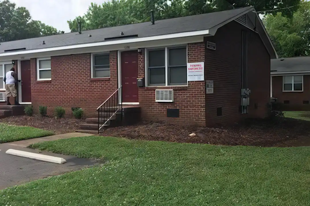 5202 Clearmont Ave - View 2