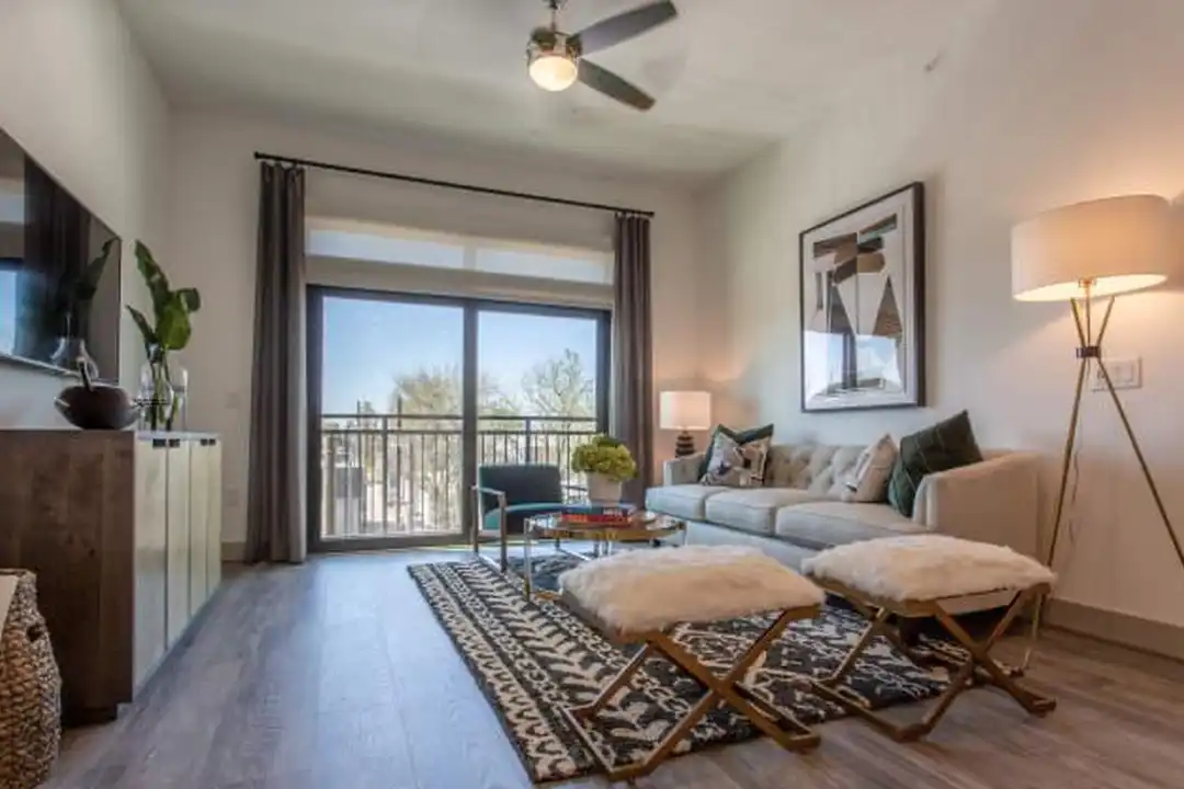 611 W 20th St – photo 1