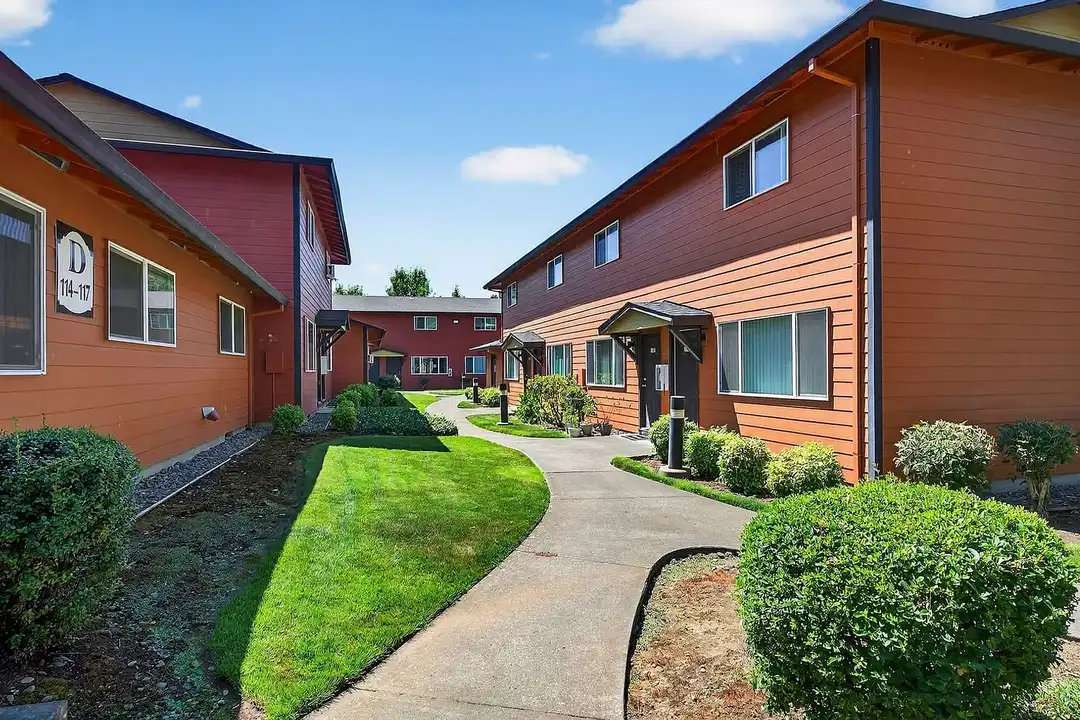 Lincoln Court Townhomes - View 2
