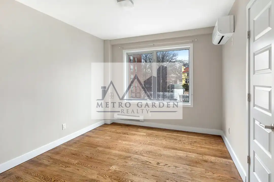 Apartment in Hollis - View 2