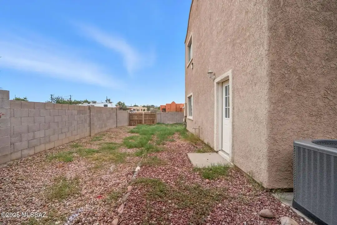 2862 N Tyndall Ave unit 2 - View 4
