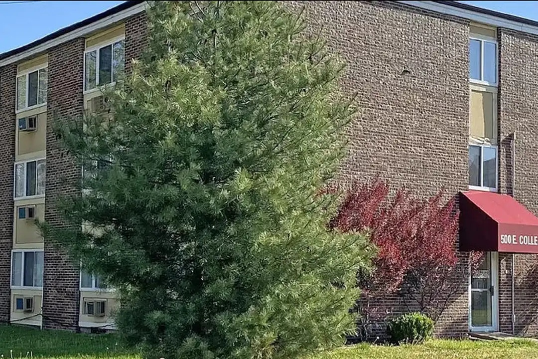 402 E College St – photo 1