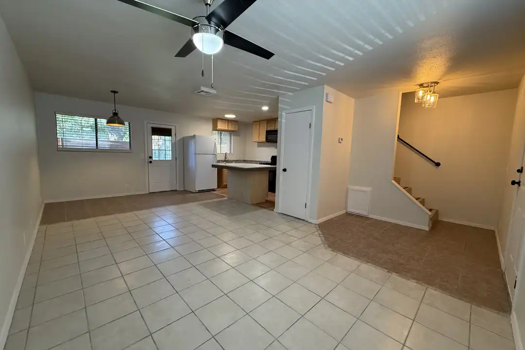 1101 S Avenue C unit C – photo 1