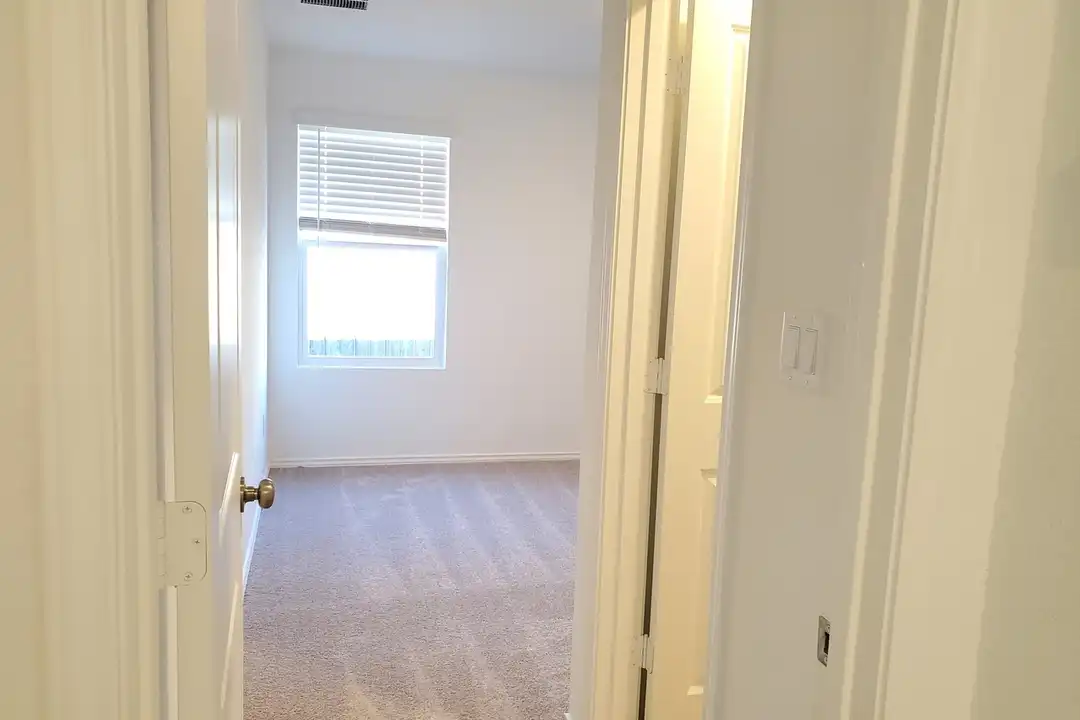 13305 Banquete St - View 6