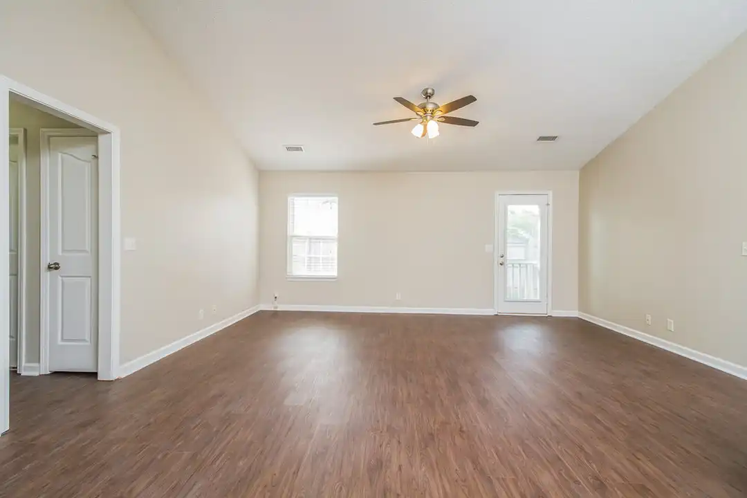 1147 Melvin Dr - View 2
