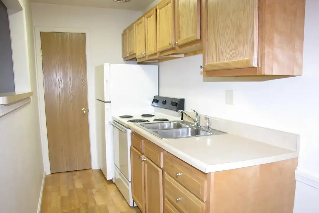 813 Lang St, East Liverpool – photo 1 of 14