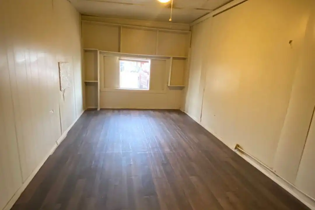 303 39th St - View 6