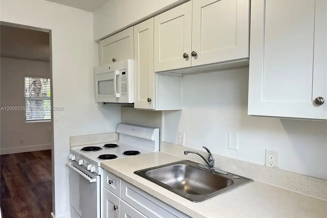 1821 Thomas St #5 - View 6