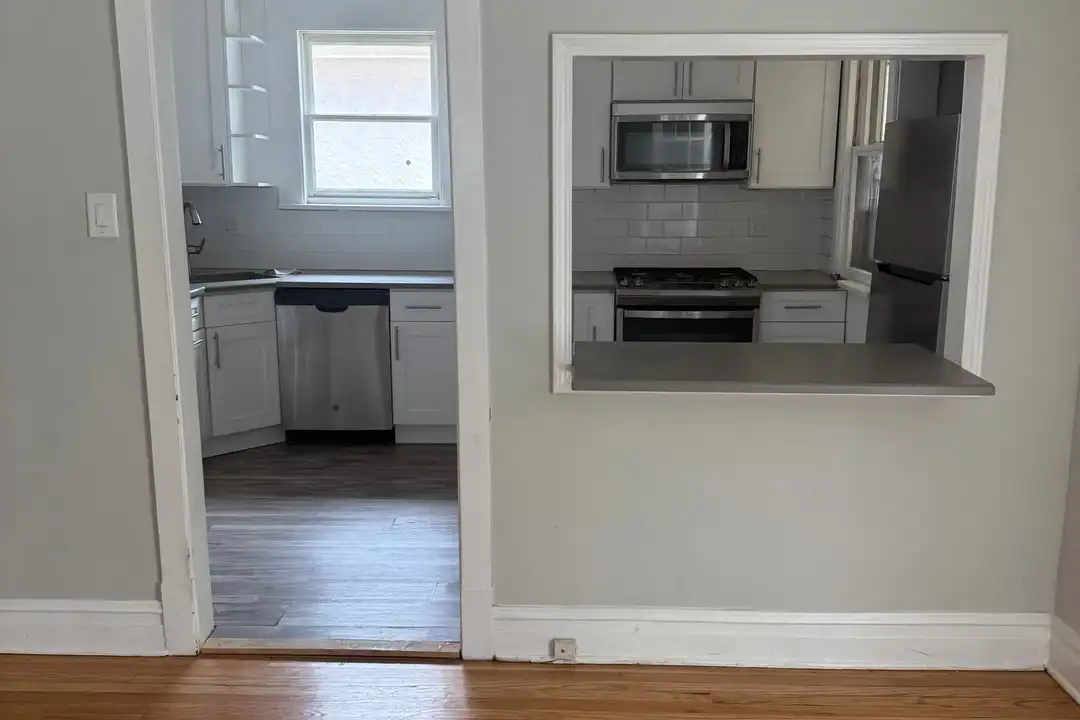 2439 W Byron St - View 3