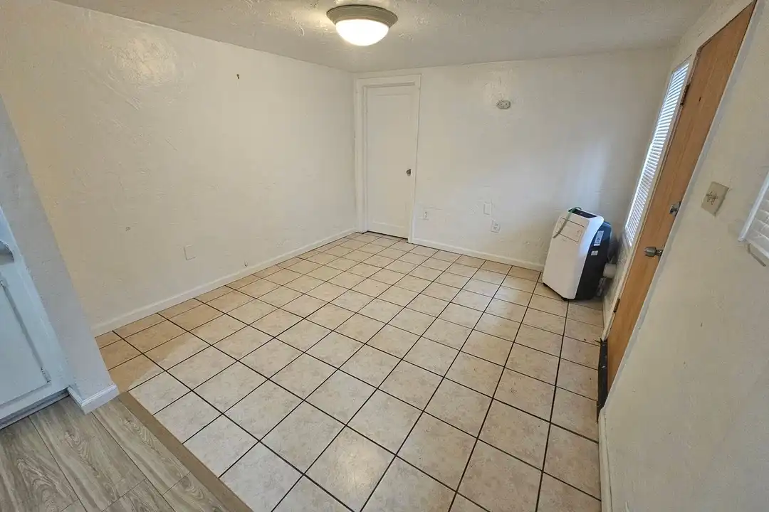 202 W 2nd Ave unit #1 - View 4