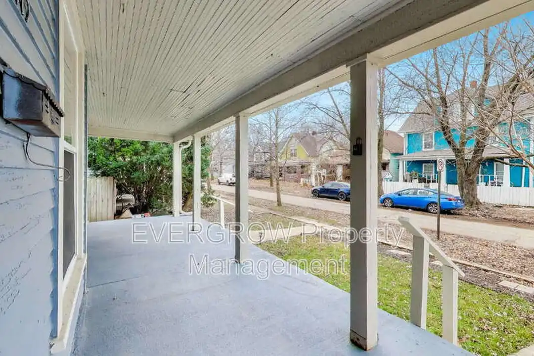 415 N Oxford St – pohled 5