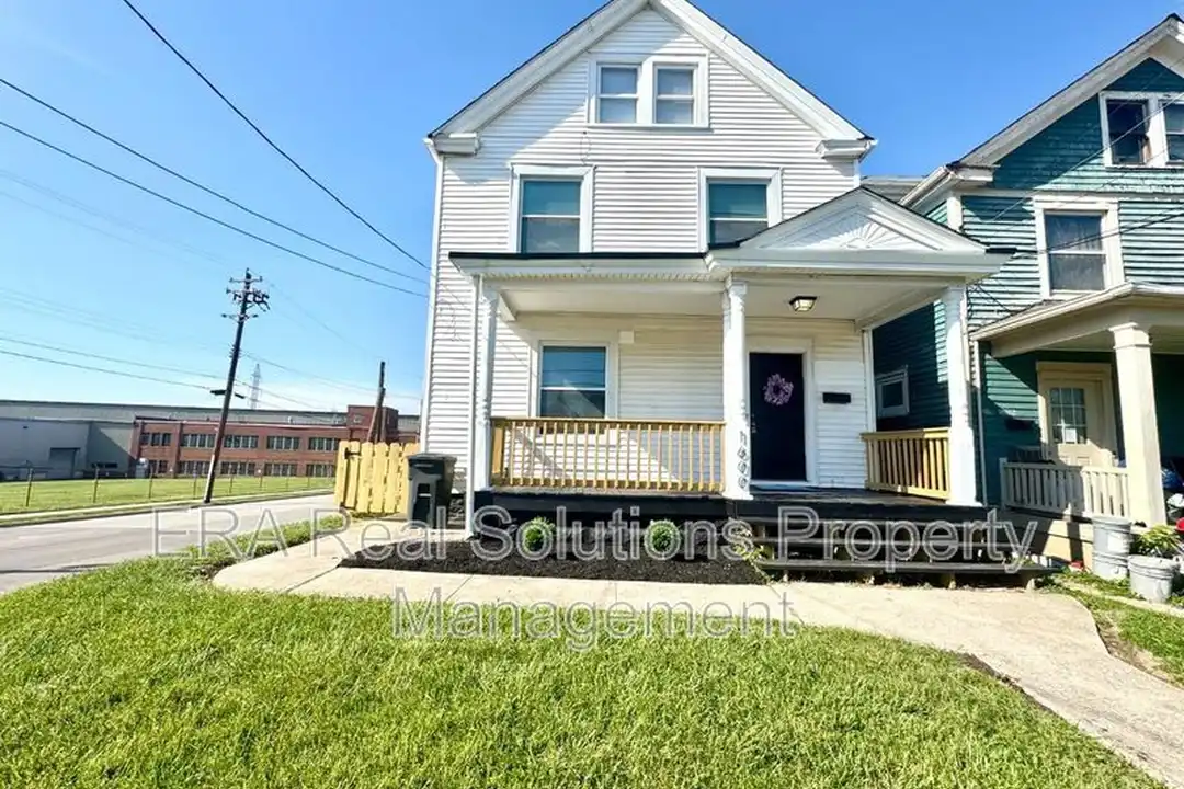 1600 Brewster Ave – photo 1