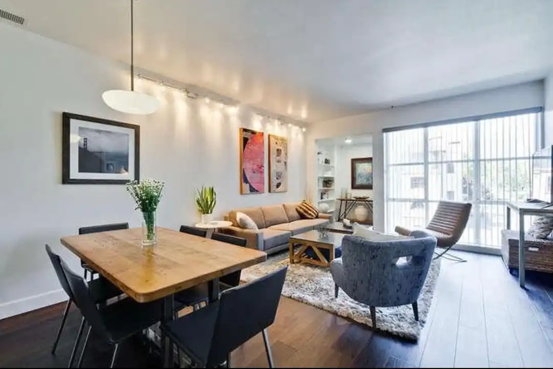 97 E St James St – photo 1
