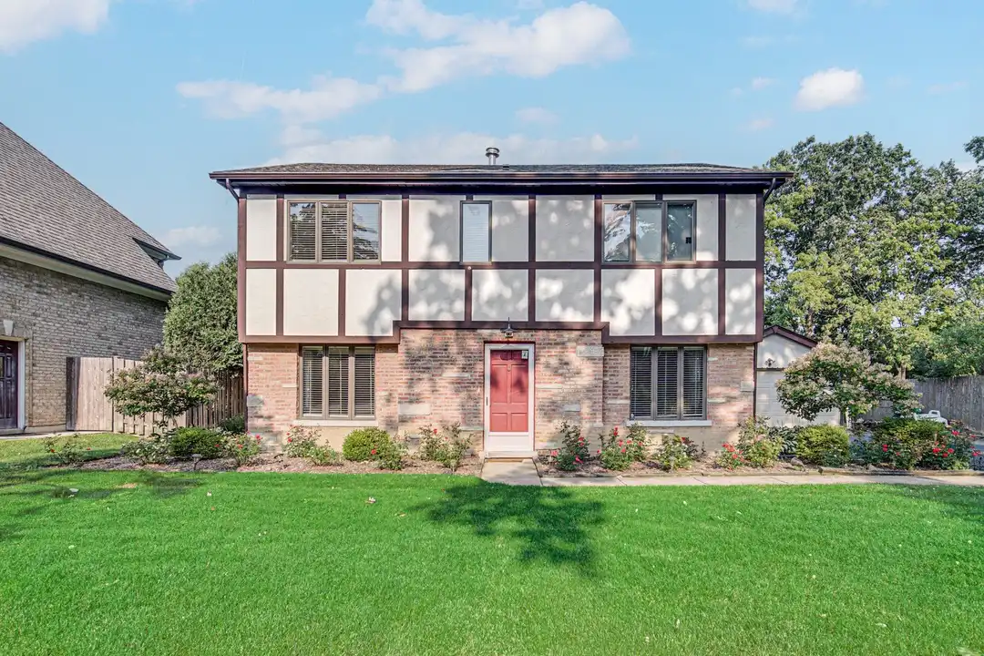 23327 Wildwood Ln – photo 1 of 26