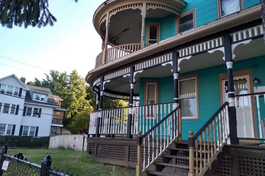 261 Maple St – photo 1