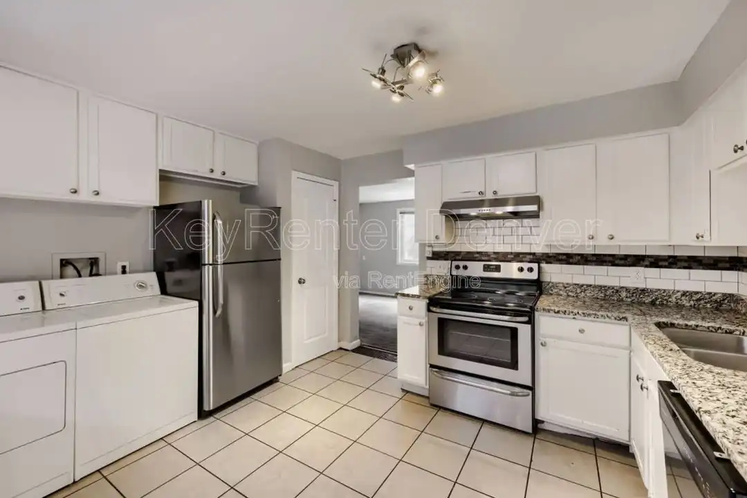 2445 Lawrence St unit D – další
