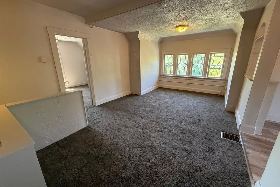 421 S Chestnut St unit #5 – photo 1