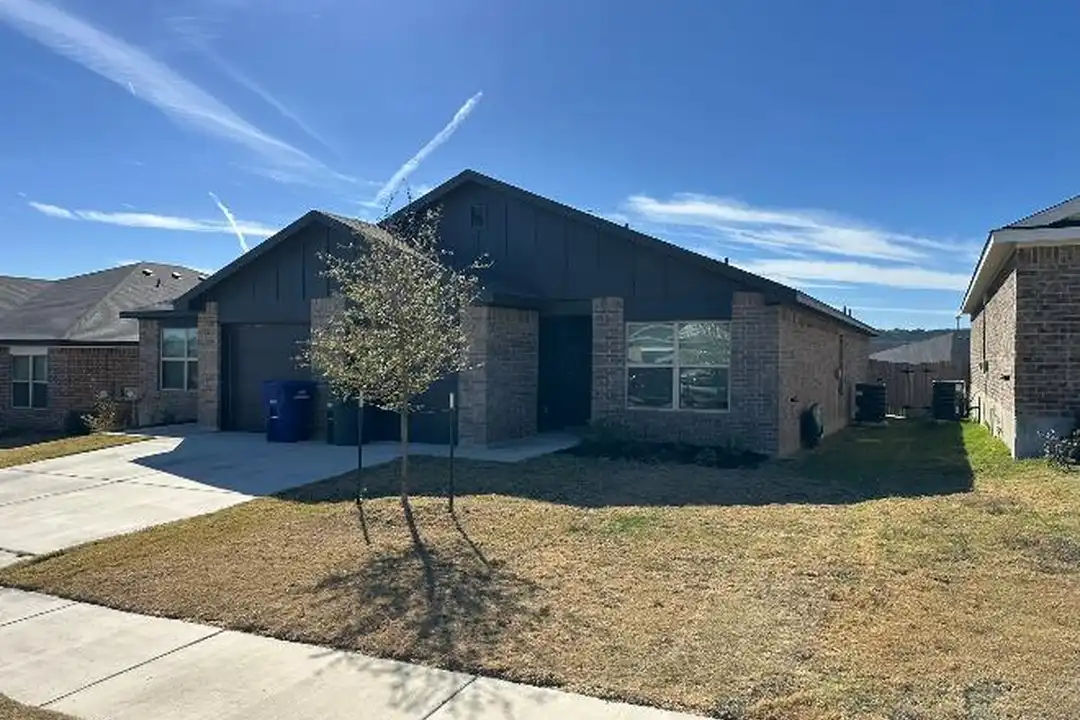 1209 Lehmann Dr - View 2