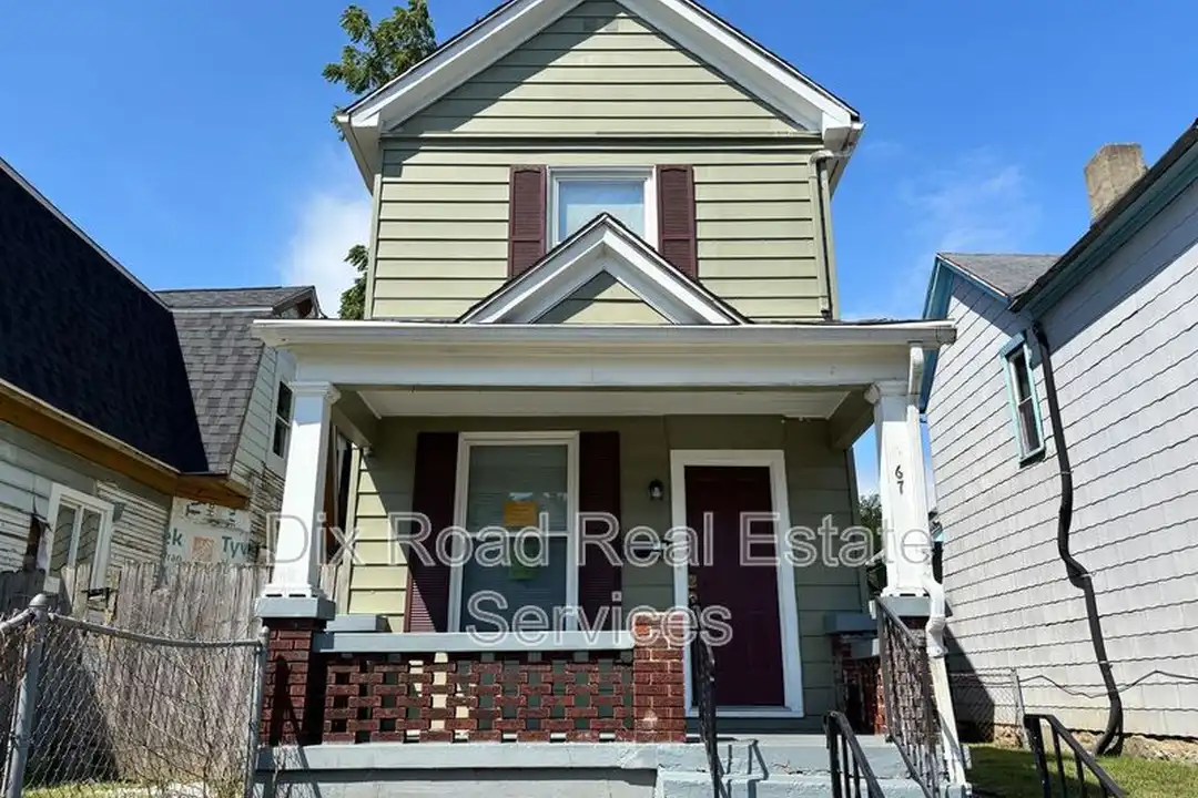 67 S McGee St – photo 1