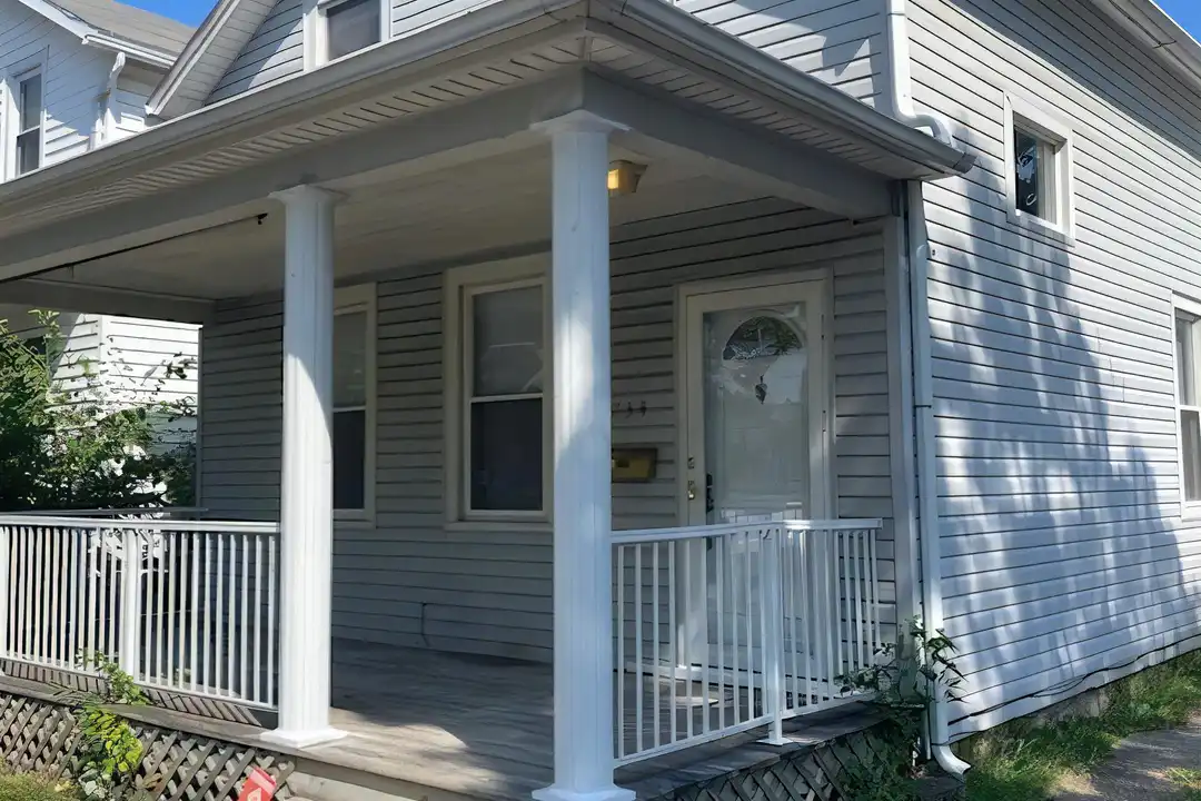 734 E Park St – photo 1 of 9