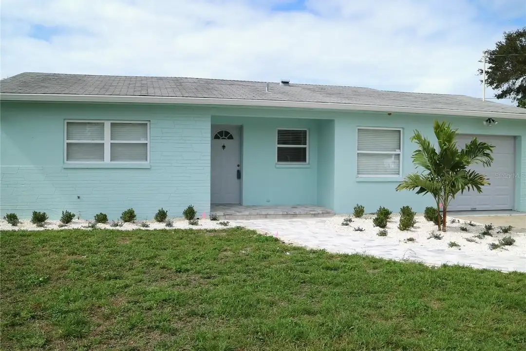 310 Westwinds Dr E - View 3