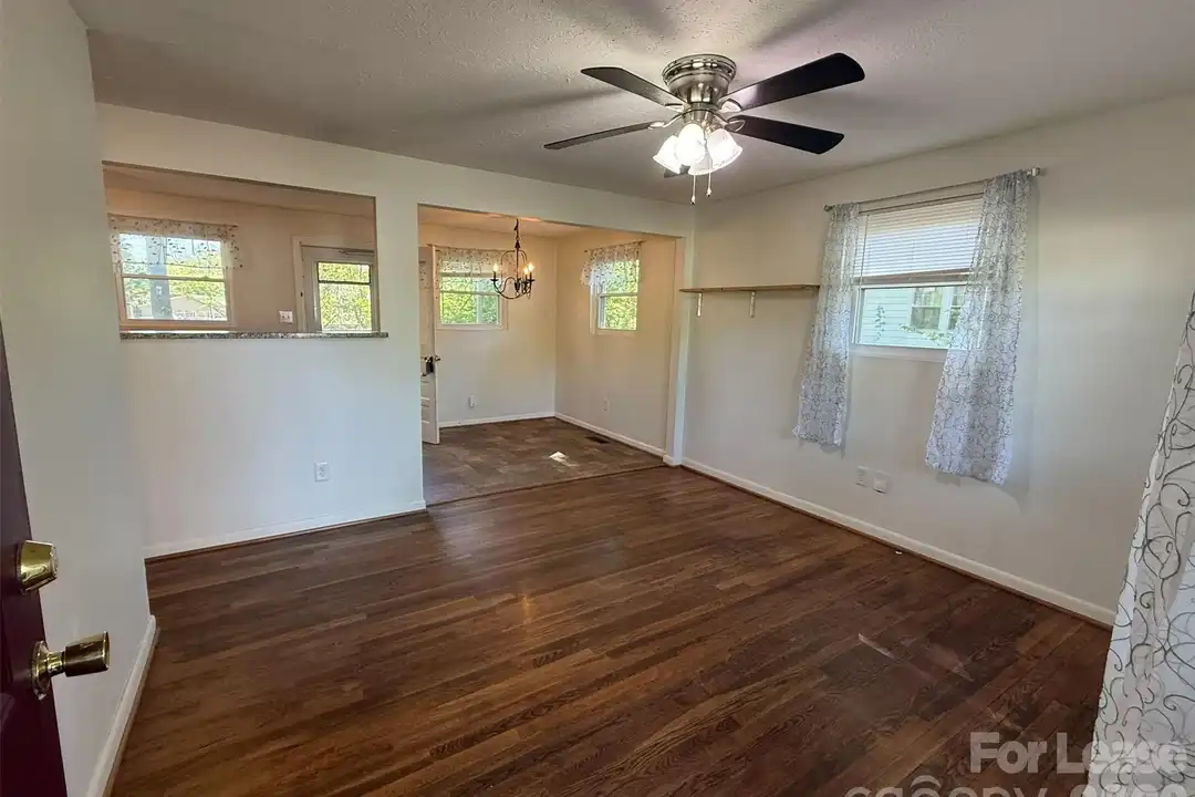 910 Edgemont Ave - View 6