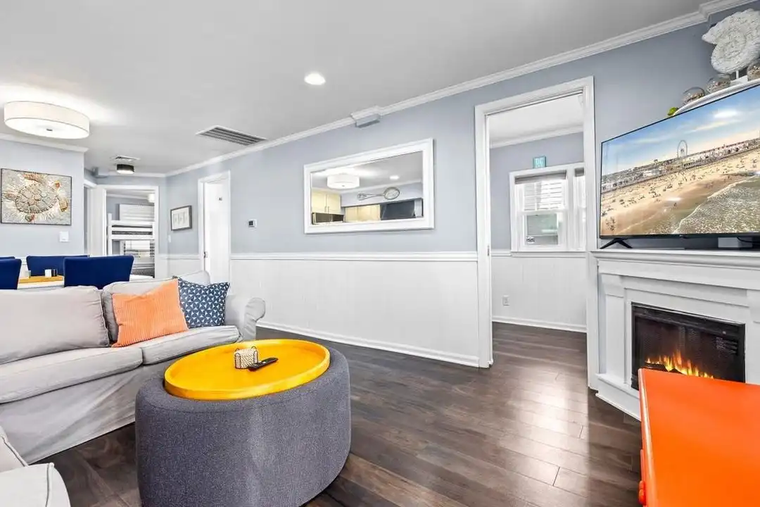 816 St James Pl unit 1377380P - View 3