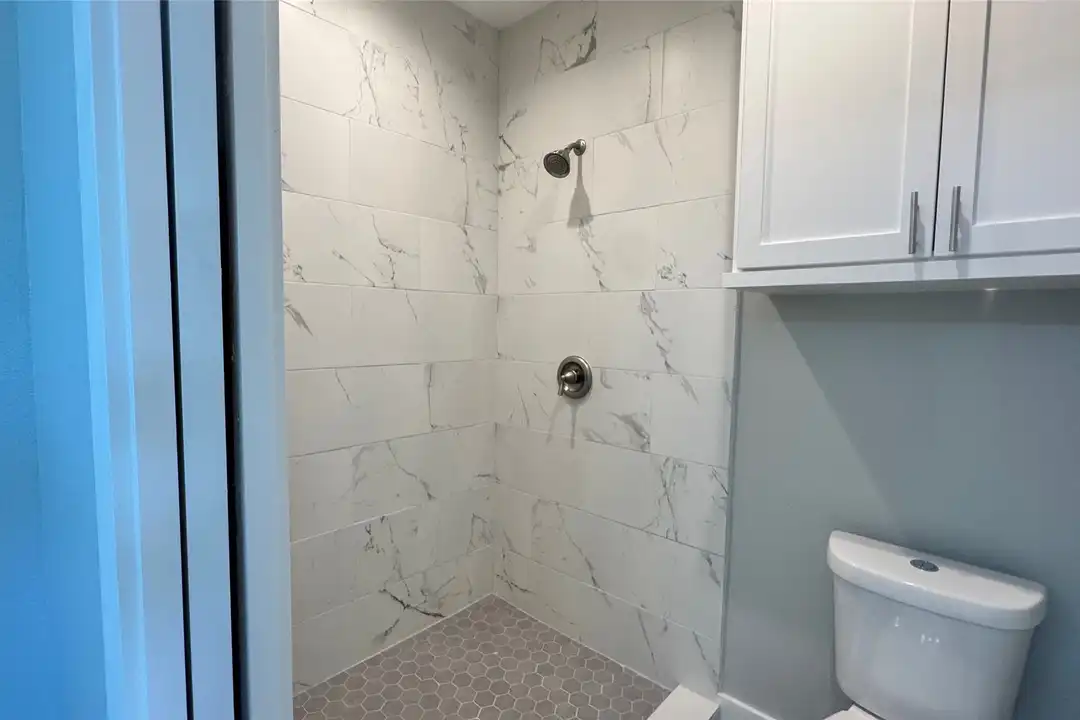 700 Ebenezer Ln - More