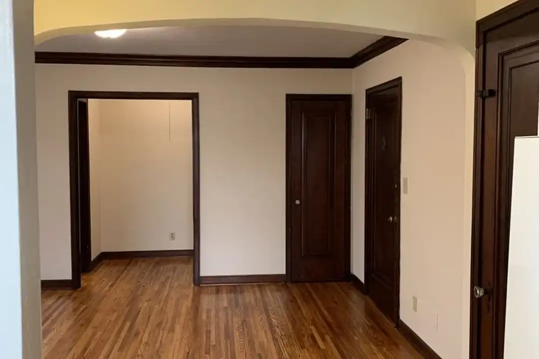 1642 Charles Ave unit 103 - View 3