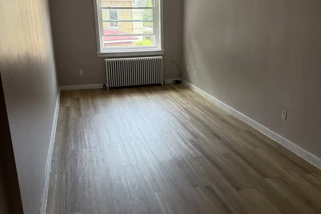 41 S Oak St unit Apt 5 – photo 1 of 7