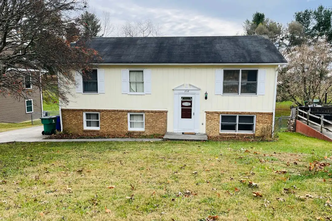 208 Ardmore St – photo 1