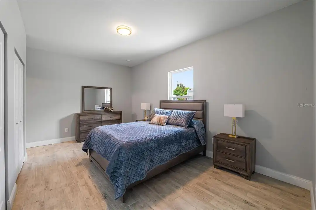 2617 W St Joseph St #2 – další